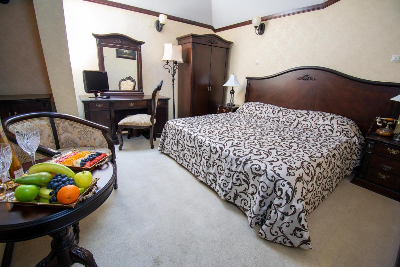 Carol Hotel